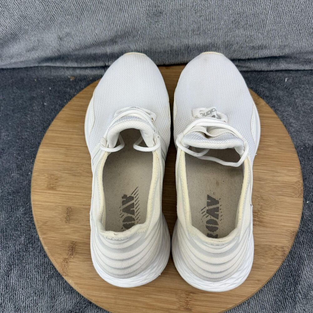 New Balance Women's White and Cream Athletic Running Shoes - Picture 6 of 12